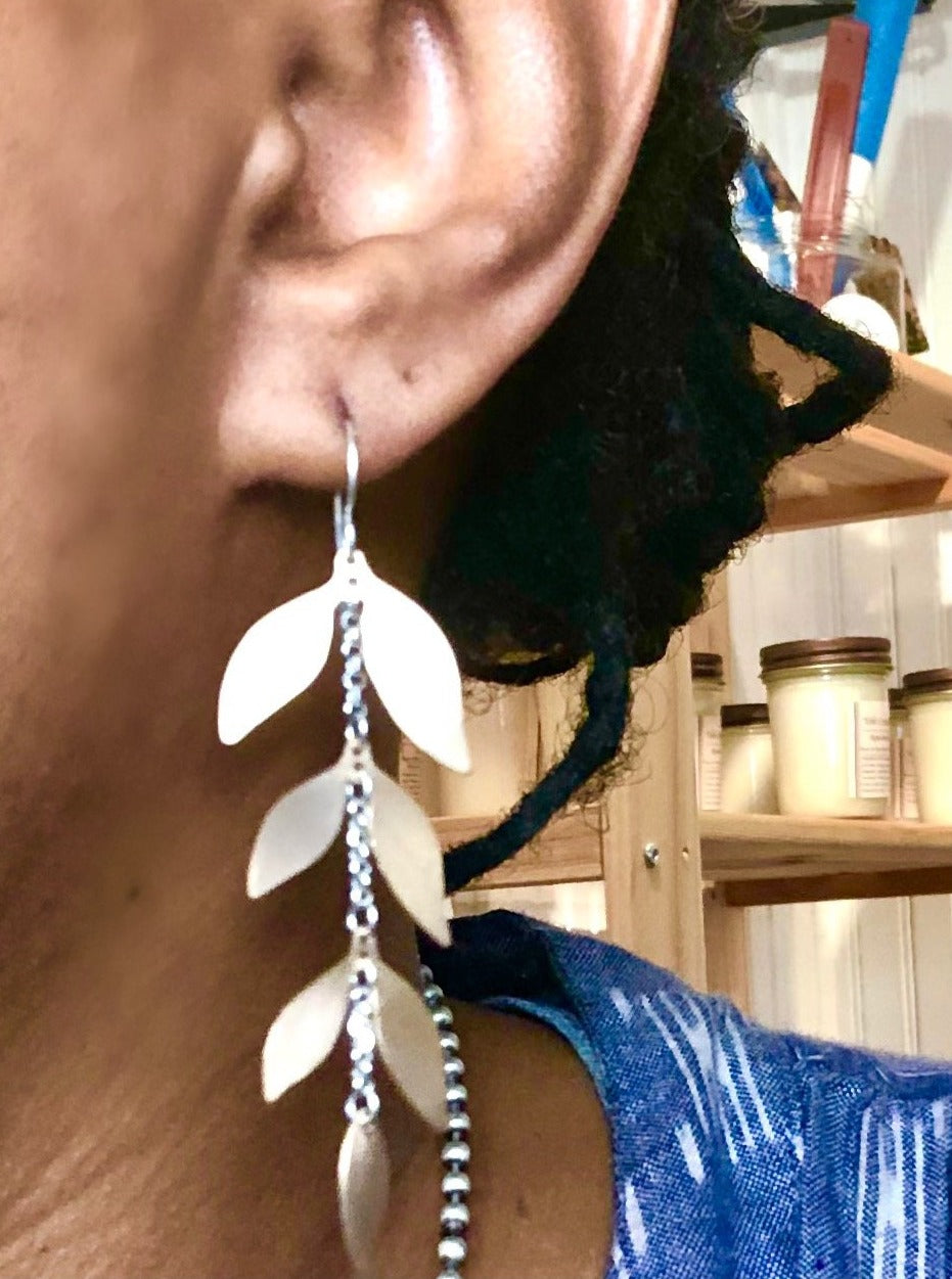 The Chandelier Earrings - YEHT CO.